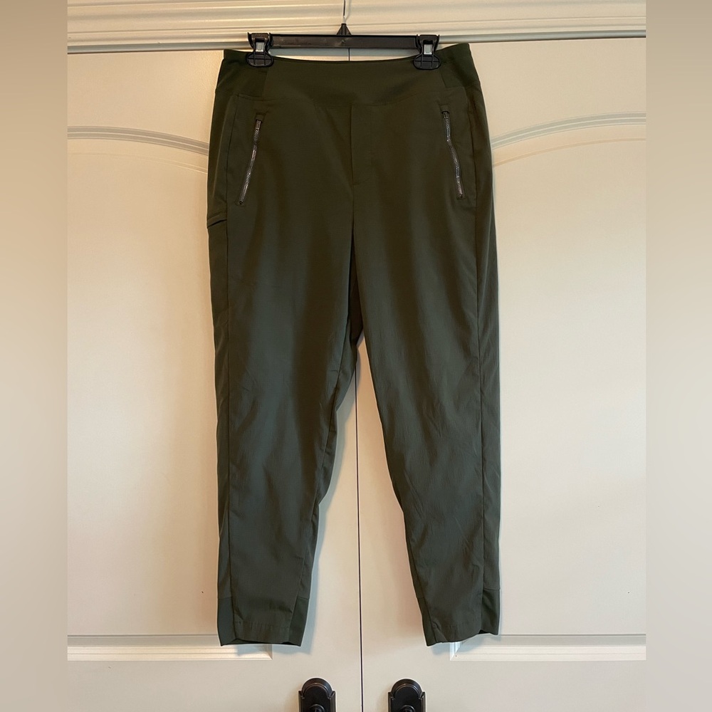 Athleta Trekkie North joggers dark olive green size 10
Excellent condition